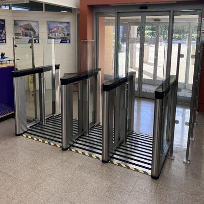Speed-gate-turnstile